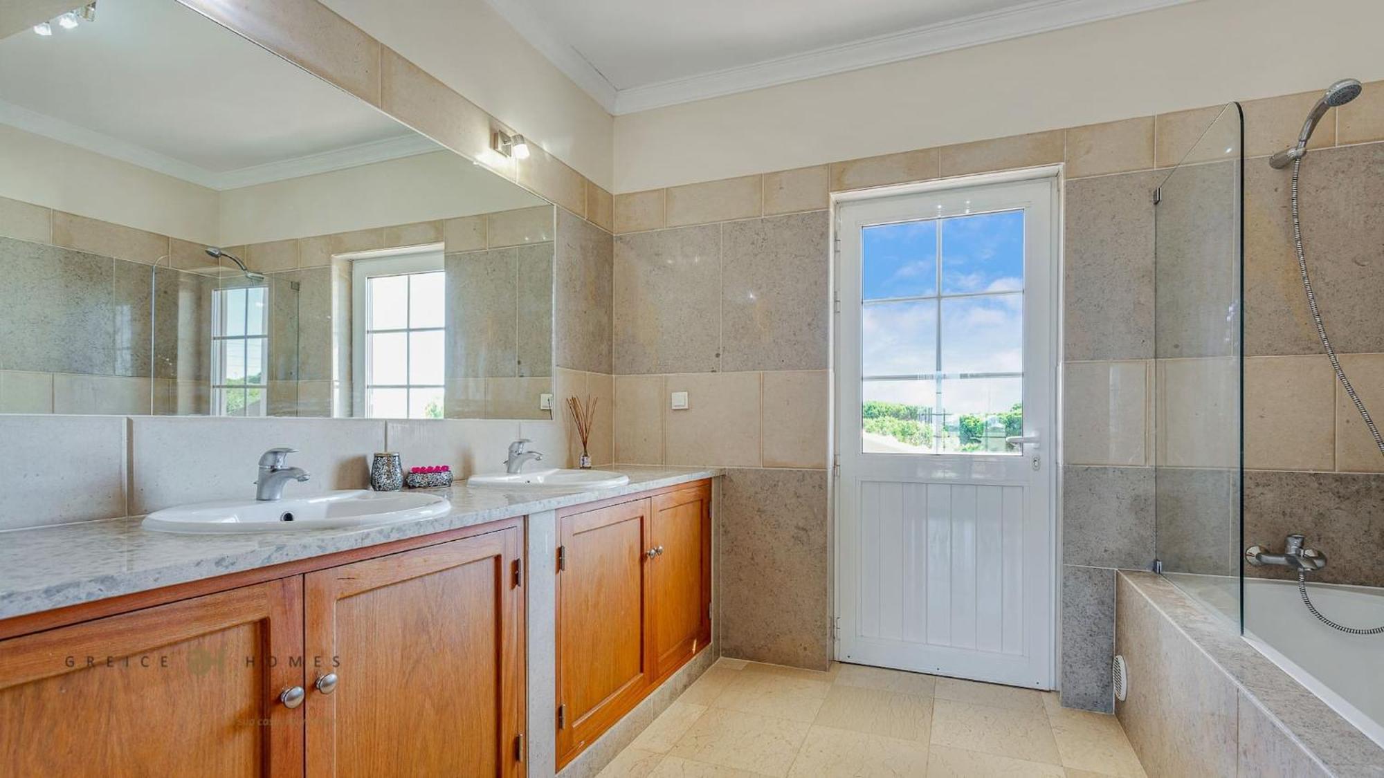 Luxuosa Moradia V5 Em Quarteira - Greice Homes Экстерьер фото