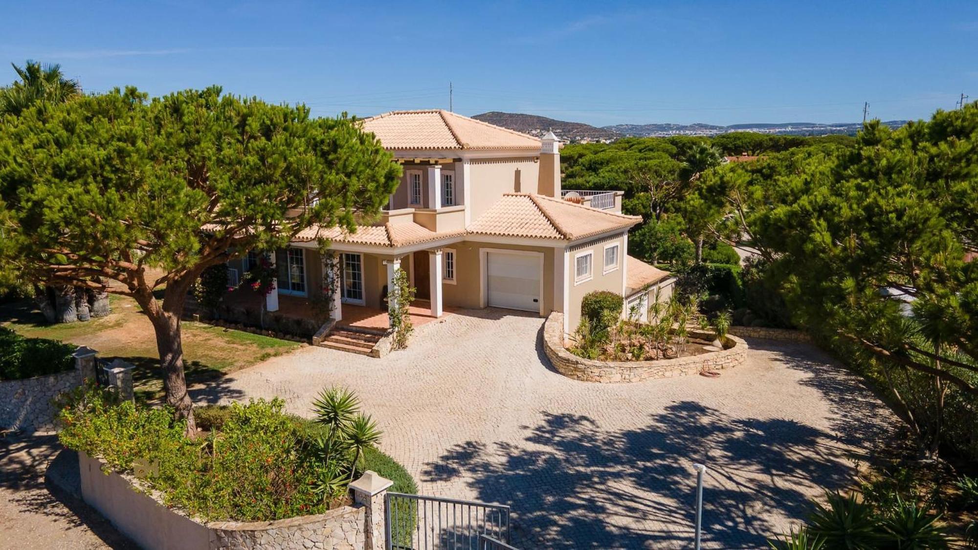 Luxuosa Moradia V5 Em Quarteira - Greice Homes Экстерьер фото